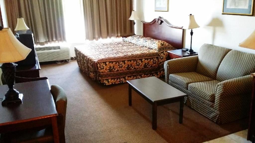 Wynnwood Plaza Hotel - Newport News Dış mekan fotoğraf